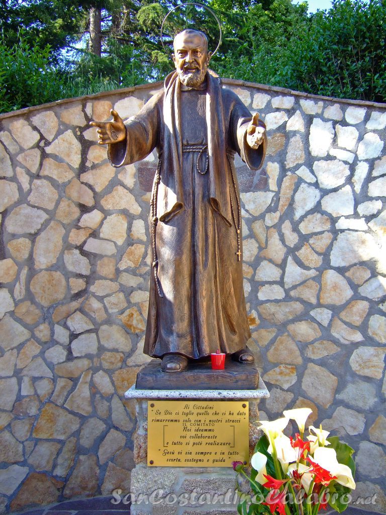 La Statua di San Pio