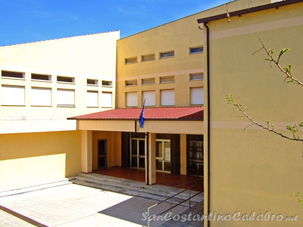 Scuola Media Statale "Enotrio Pugliese"